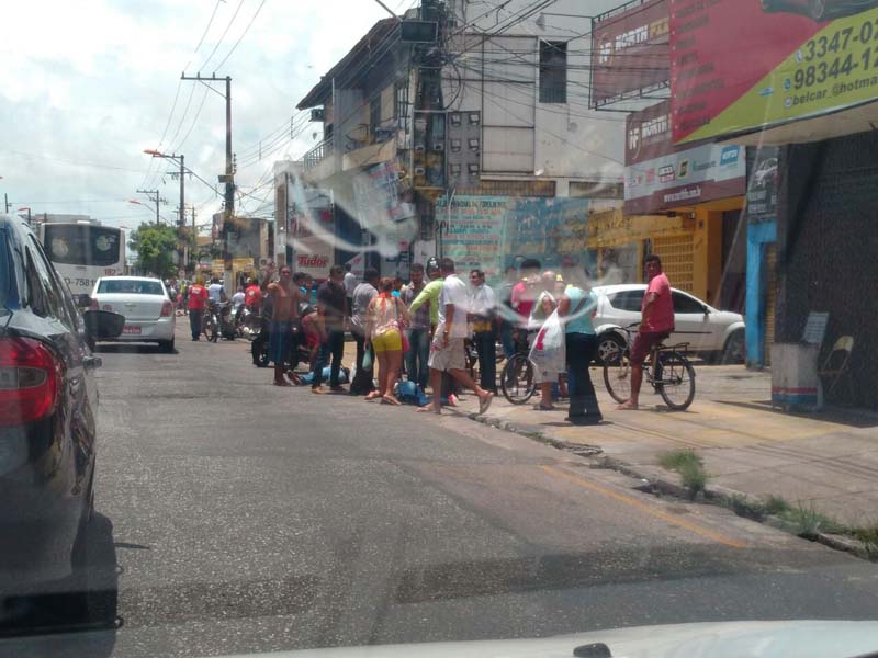 
        
            Passageiro é baleado e outros 4 se jogam de ônibus
        
    