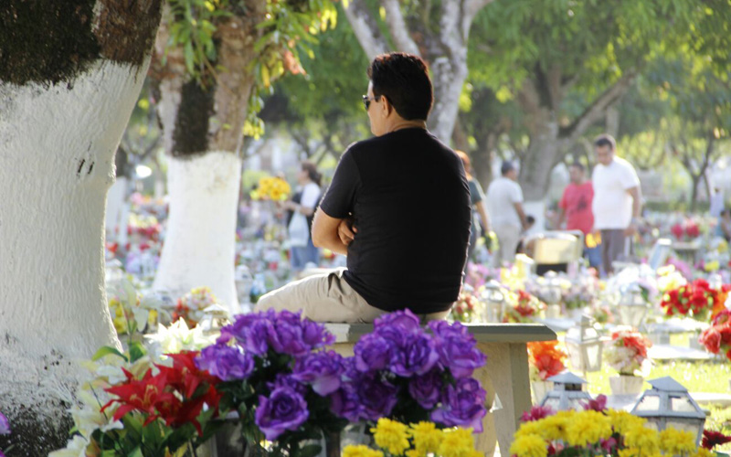 
        
            Familiares e amigos relembram entes queridos
        
    