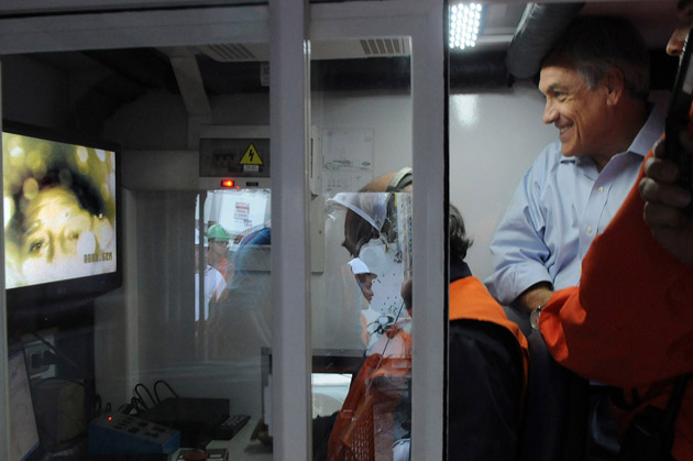 
        
            Resgate dos mineiros soterrados no Chile
        
    