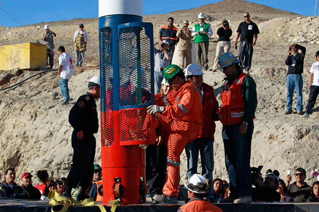 
        
            Resgate dos mineiros soterrados no Chile
        
    