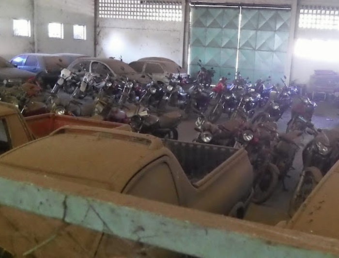 
        
            Servidores denunciam abandono em unidades do Detran
        
    