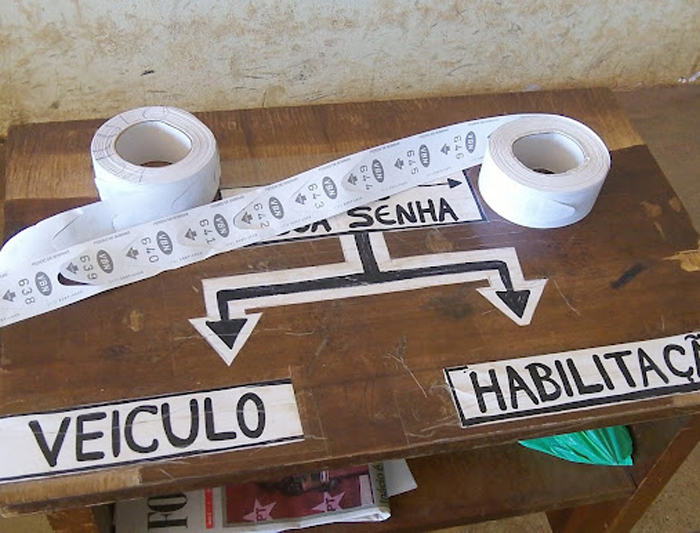 
        
            Servidores denunciam abandono em unidades do Detran
        
    