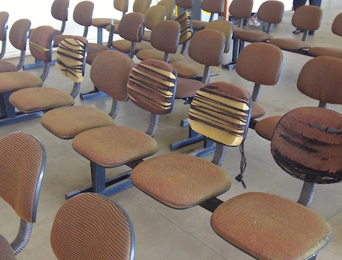 
        
            Servidores denunciam abandono em unidades do Detran
        
    