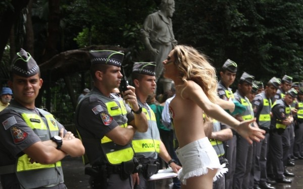 
        
            Nudez como forma de protesto
        
    