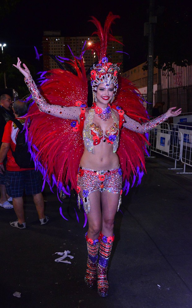 
        
            Famosas esbanjam beleza no 2º dia do Carnaval 
        
    