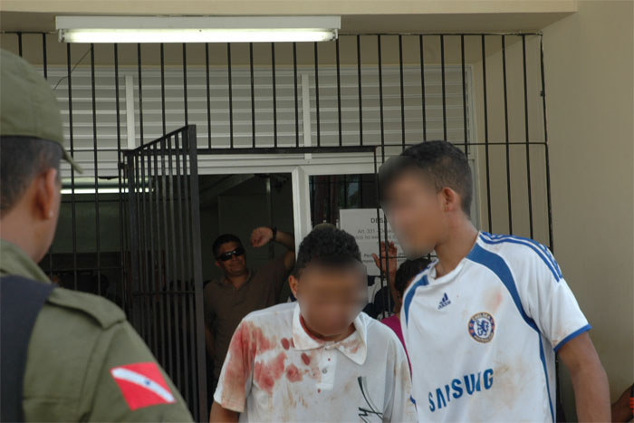 
        
            Polícia prende dois bandidos após troca de tiros
        
    