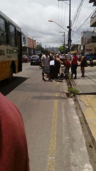 
        
            Passageiro é baleado e outros 4 se jogam de ônibus
        
    