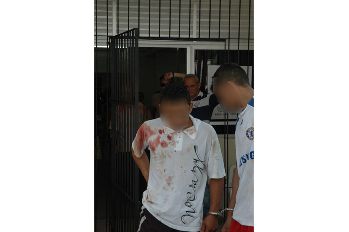 
        
            Polícia prende dois bandidos após troca de tiros
        
    
