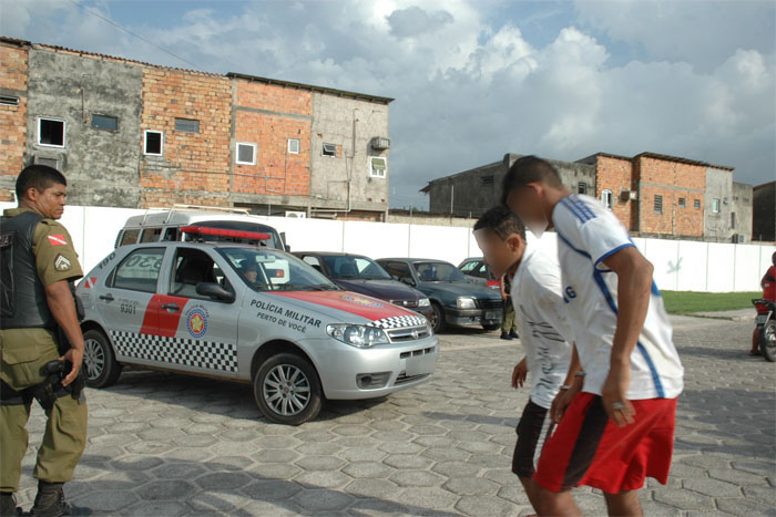
        
            Polícia prende dois bandidos após troca de tiros
        
    