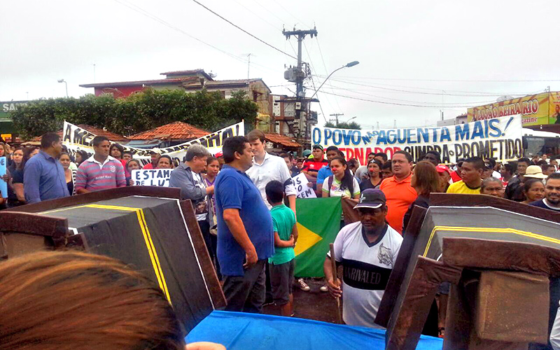 
        
            População paraense protesta contra demora em obras de ponte
        
    