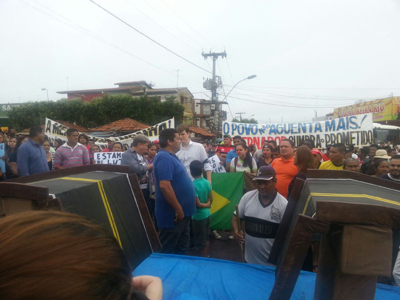 
        
            População paraense protesta contra demora em obras de ponte
        
    