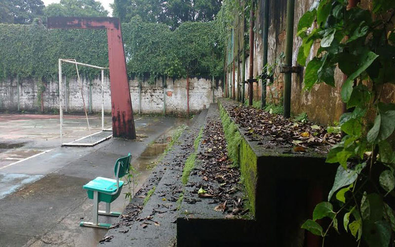 
        
            Escola em Icoaraci vive completo abandono
        
    