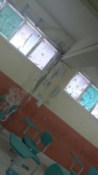 
        
            Escola em Icoaraci vive completo abandono
        
    