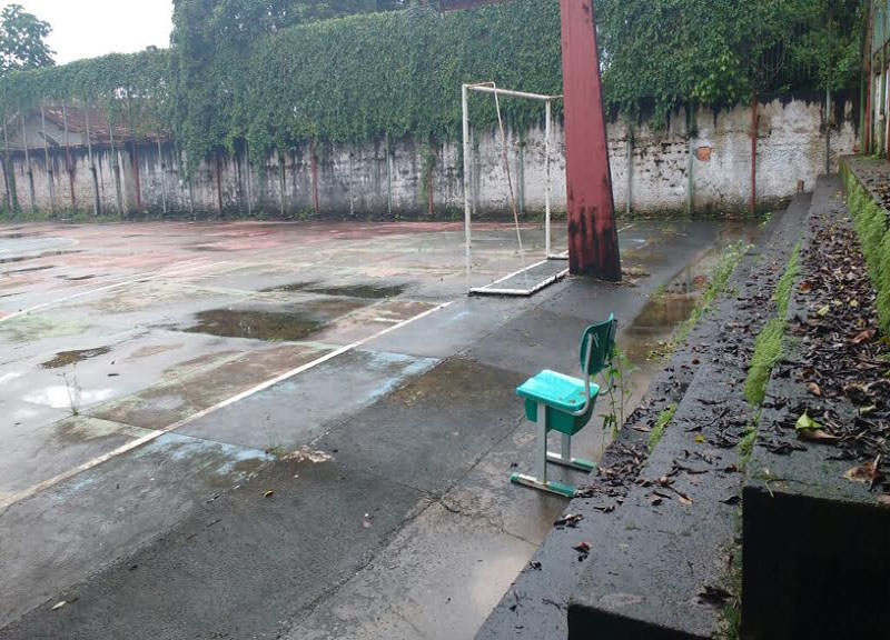 
        
            Escola em Icoaraci vive completo abandono
        
    