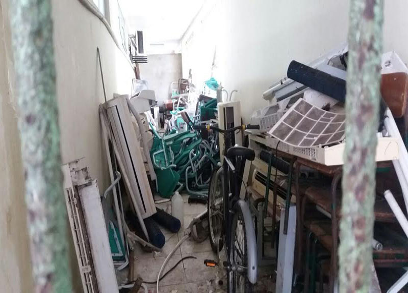 
        
            Escola em Icoaraci vive completo abandono
        
    