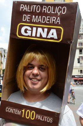 
        
            Fantasias curiosas marcam Carnaval 2015
        
    