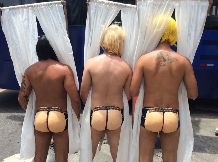 
        
            Fantasias curiosas marcam Carnaval 2015
        
    