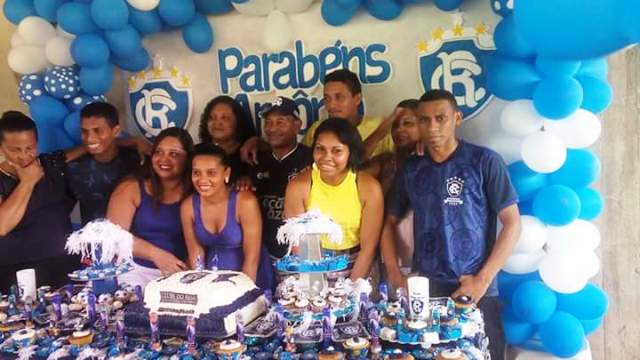 
        
            DOL homenageia pais com galeria de fotos
        
    