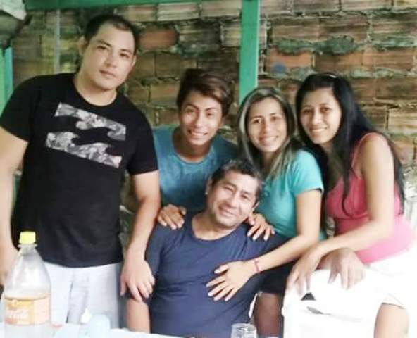 
        
            DOL homenageia pais com galeria de fotos
        
    