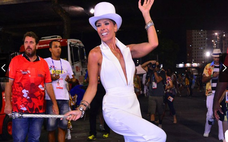 
        
            Famosas esbanjam beleza no 2º dia do Carnaval 
        
    