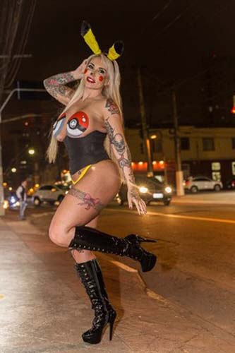 
        
            Sabrina Boing Boing se veste de Pikachu para ser capturada
        
    