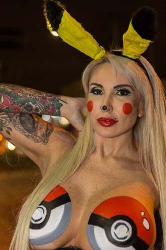 
        
            Sabrina Boing Boing se veste de Pikachu para ser capturada
        
    