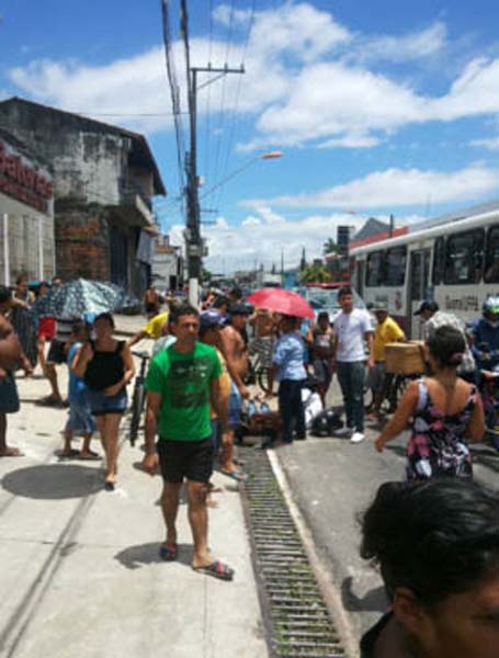 
        
            Passageiro é baleado e outros 4 se jogam de ônibus
        
    