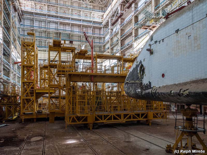 
        
            Fotógrafo encontra ônibus espacial em hangar
        
    