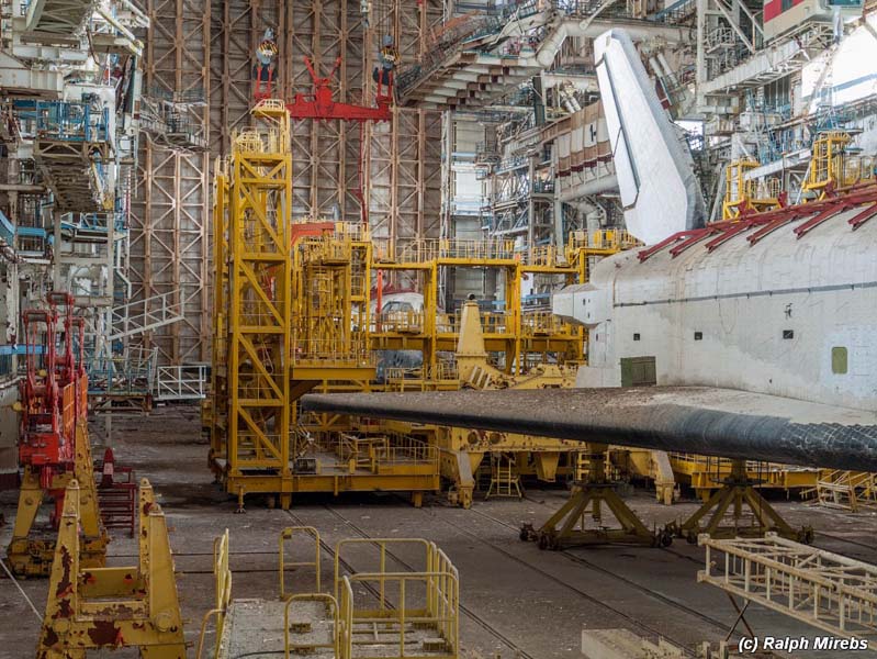 
        
            Fotógrafo encontra ônibus espacial em hangar
        
    