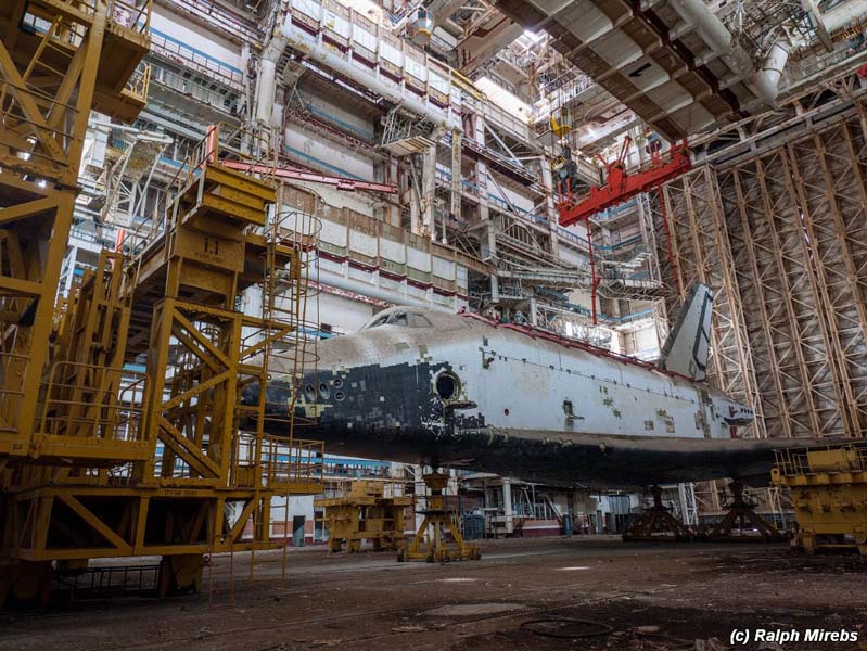 
        
            Fotógrafo encontra ônibus espacial em hangar
        
    