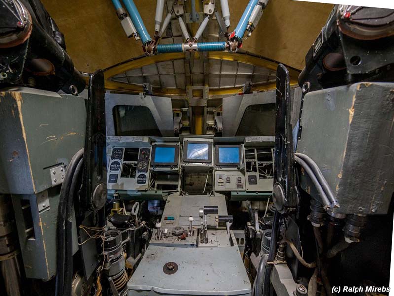 
        
            Fotógrafo encontra ônibus espacial em hangar
        
    