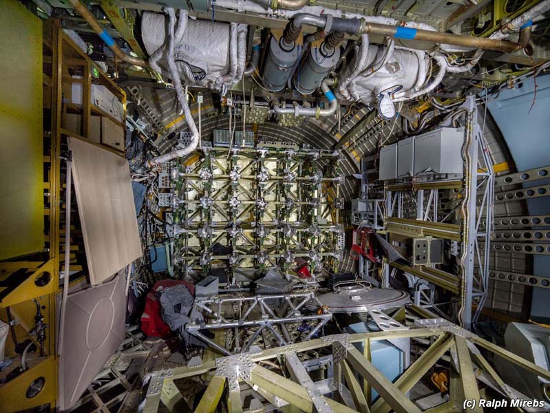 
        
            Fotógrafo encontra ônibus espacial em hangar
        
    