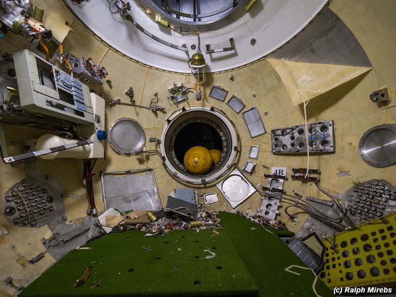 
        
            Fotógrafo encontra ônibus espacial em hangar
        
    