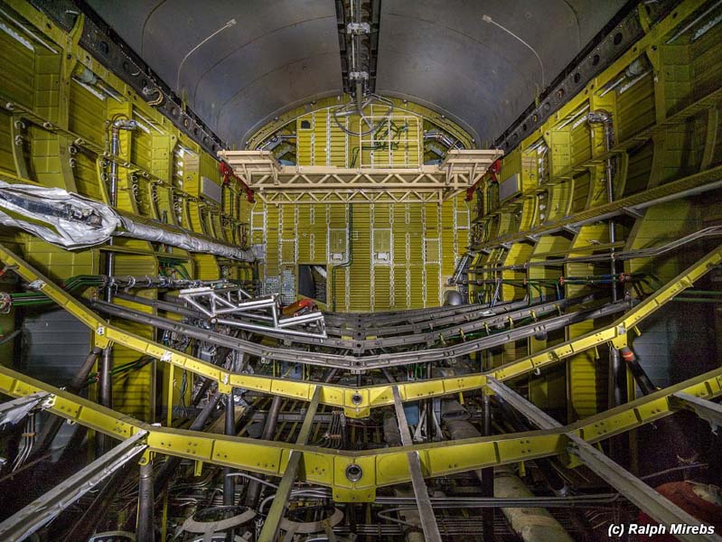 
        
            Fotógrafo encontra ônibus espacial em hangar
        
    