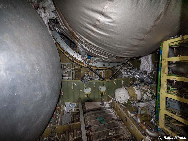 
        
            Fotógrafo encontra ônibus espacial em hangar
        
    