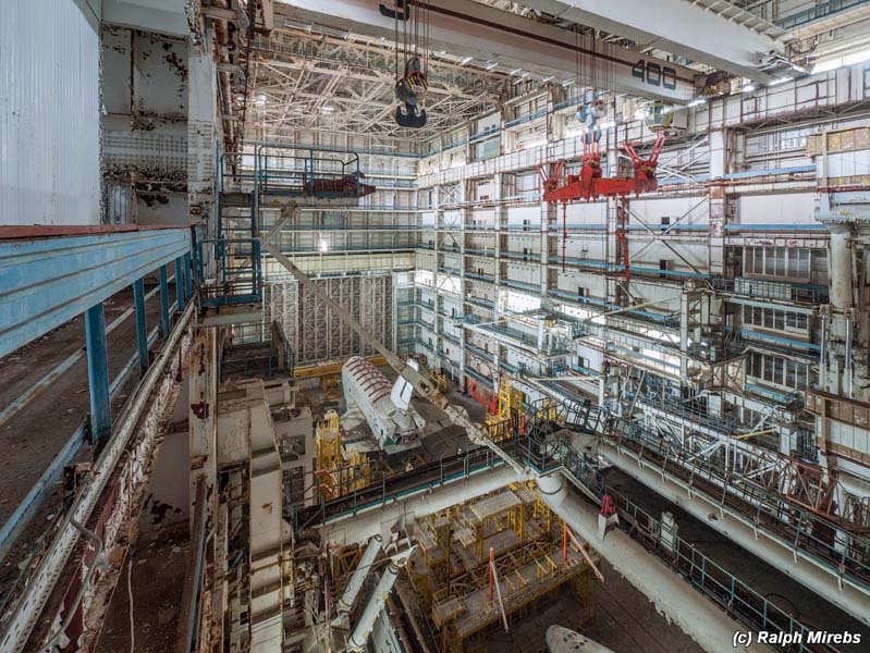 
        
            Fotógrafo encontra ônibus espacial em hangar
        
    
