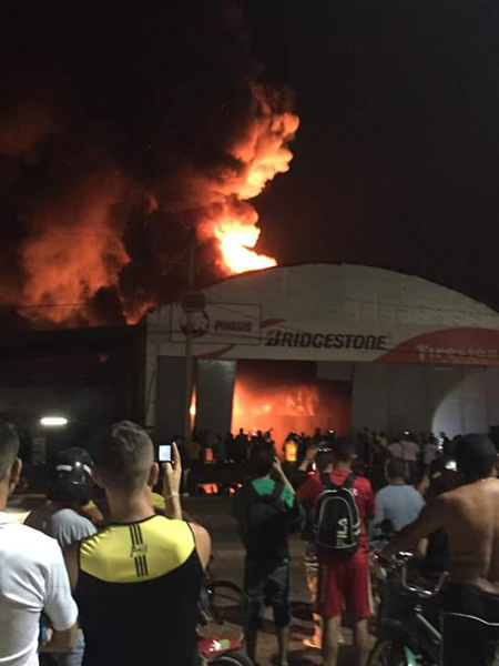 
        
            Incêndio atinge loja de pneus em Castanhal
        
    