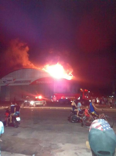 
        
            Incêndio atinge loja de pneus em Castanhal
        
    