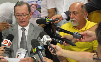 
        
            Jatene faz primeira reunião de avaliação com secretários
        
    