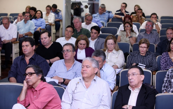
        
            Jatene faz primeira reunião de avaliação com secretários
        
    