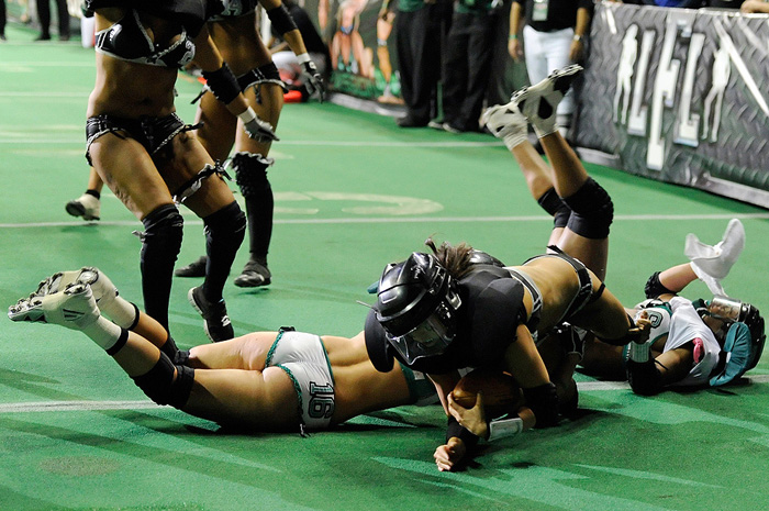 
        
            Você conhece Futebol Americano? De lingerie?
        
    