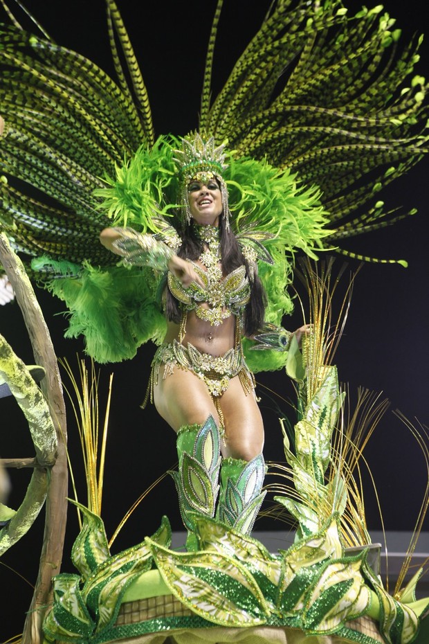 
        
            Famosas esbanjam beleza no 2º dia do Carnaval 
        
    