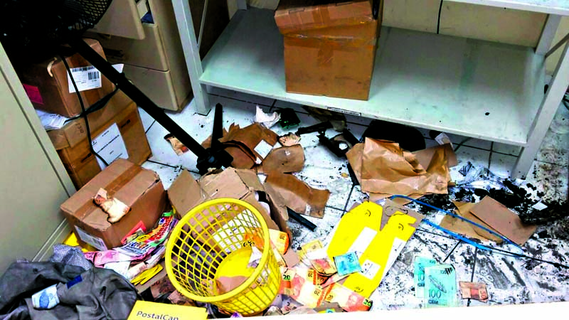 
        
            Agência dos Correios em Breves é arrombada
        
    