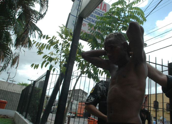 
        
            PM prende dois suspeitos da morte de prático
        
    