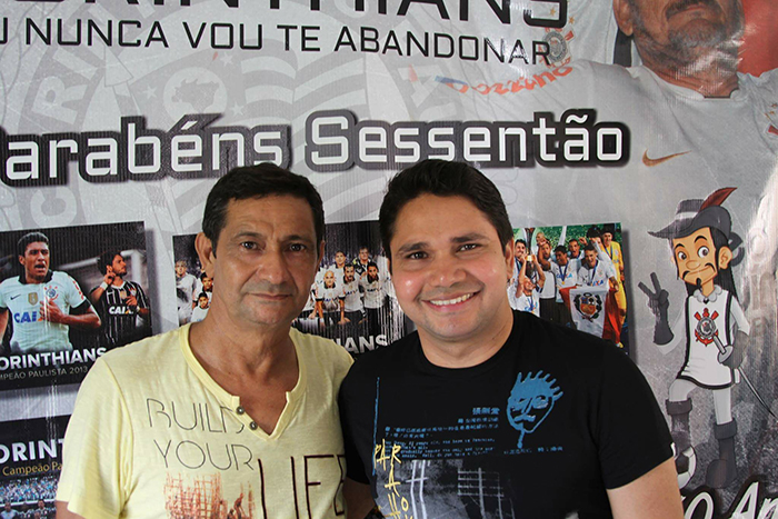
        
            DOL homenageia pais com galeria de fotos
        
    