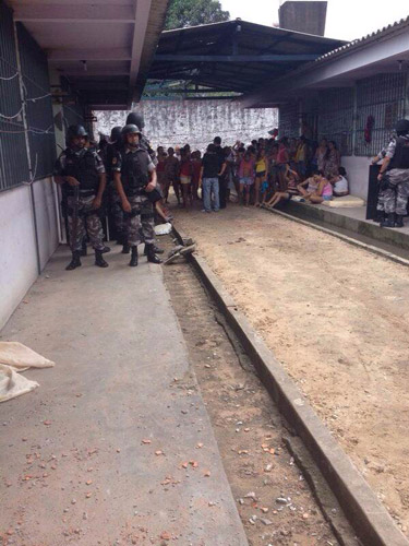 
        
            Detentas fazem motim no Centro de Coqueiro
        
    