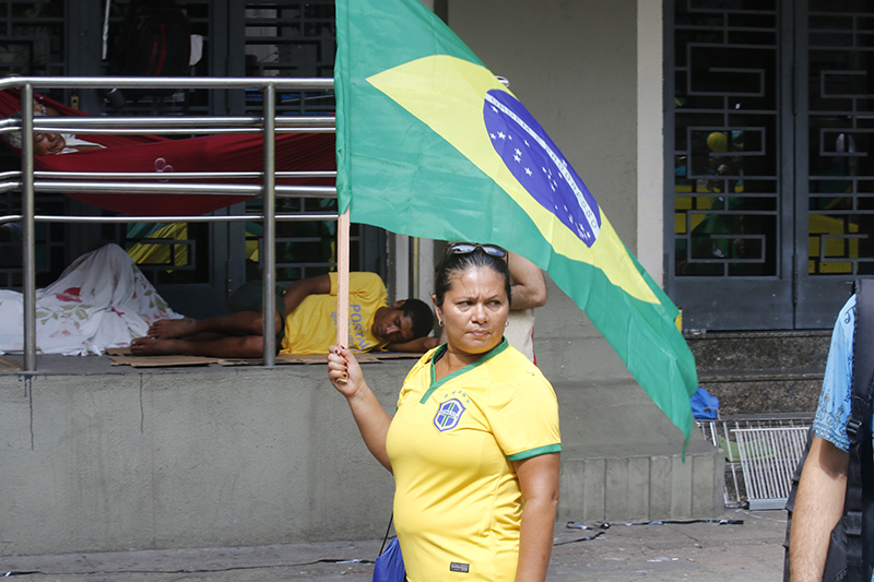 
        
            Manifestação reúne cerca de 50 mil em Belém
        
    