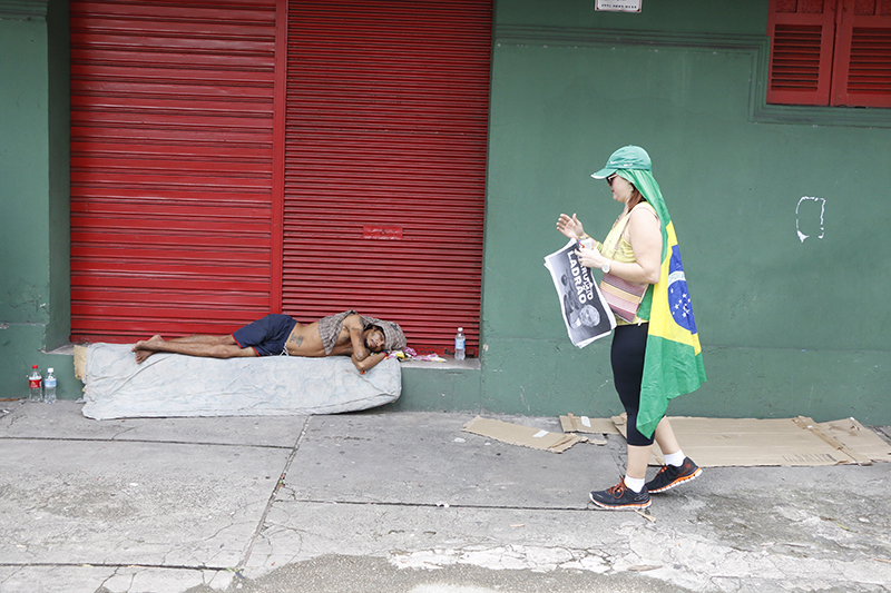 
        
            Manifestação reúne cerca de 50 mil em Belém
        
    