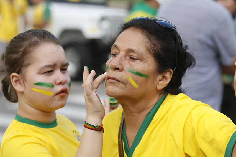 
        
            Manifestação reúne cerca de 50 mil em Belém
        
    