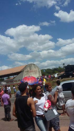 
        
             Manifestantes interditam a BR-316
        
    